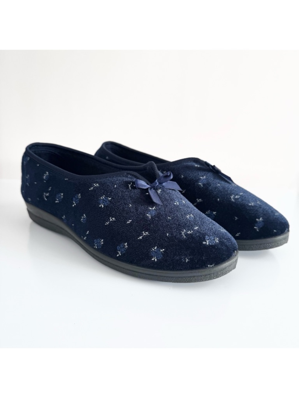 Gabbeni Australian V-cut Velour Slippers House Shoes Blue Floral NWT